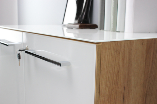 Dossierkast GW-MONTERIA met bovenlegbord met afdekking van veiligheidsglas