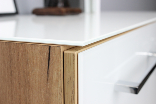 Dossierkast GW-MONTERIA met bovenlegbord met afdekking van veiligheidsglas