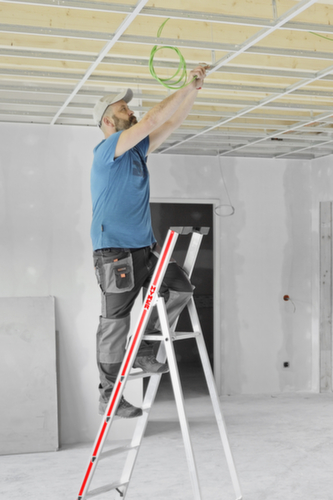 Hymer trapladder 4126 met platform, 5 treden met profiel