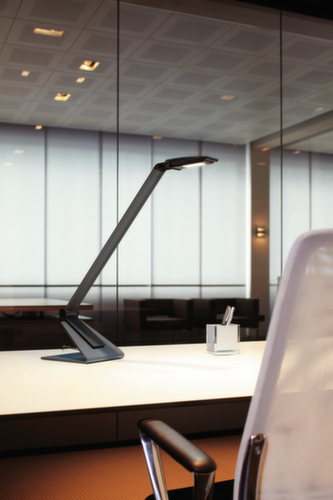 MAUL dimbare LED-tafellamp MAULsolaris, licht neutraalwit, zilverkleurig