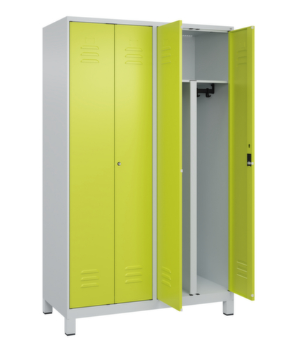 C+P Locker met zitbank Classic Plus voor scheiding van kleding, vakbreedte 300 mm