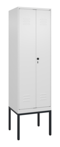 C+P Locker met zitbank Classic Plus voor scheiding van kleding, vakbreedte 300 mm