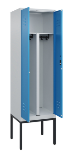 C+P Locker met zitbank Classic Plus voor scheiding van kleding, vakbreedte 300 mm