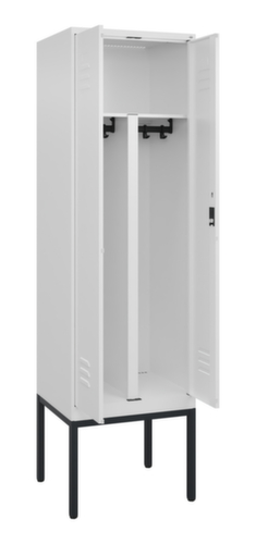 C+P Locker met zitbank Classic Plus voor scheiding van kleding, vakbreedte 300 mm