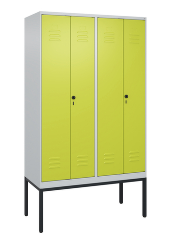 C+P Locker met zitbank Classic Plus voor scheiding van kleding, vakbreedte 300 mm