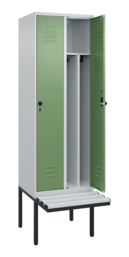 C+P Locker met zitbank Classic Plus voor scheiding van kleding, vakbreedte 300 mm