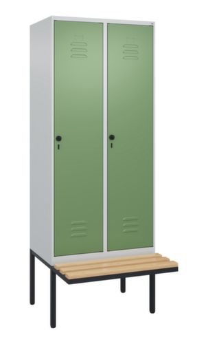C+P Locker met zitbank Classic Plus voor scheiding van kleding, vakbreedte 400 mm