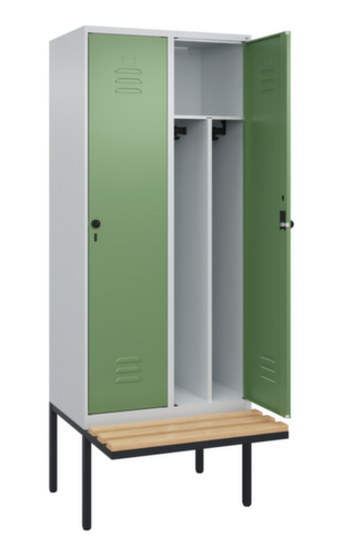 C+P Locker met zitbank Classic Plus voor scheiding van kleding, vakbreedte 400 mm