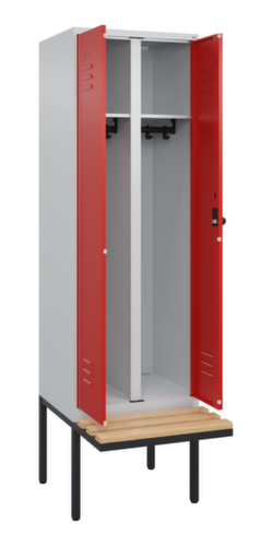 C+P Locker met zitbank Classic Plus voor scheiding van kleding, vakbreedte 300 mm