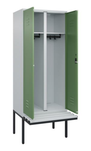 C+P Locker met zitbank Classic Plus voor scheiding van kleding, vakbreedte 400 mm