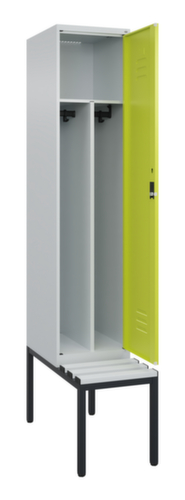 C+P Locker met zitbank Classic Plus voor scheiding van kleding, vakbreedte 400 mm