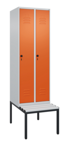 C+P Locker met zitbank Classic Plus voor scheiding van kleding, vakbreedte 300 mm