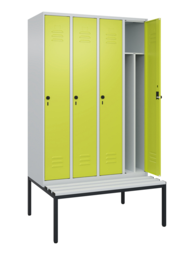 C+P Locker met zitbank Classic Plus voor scheiding van kleding, vakbreedte 300 mm