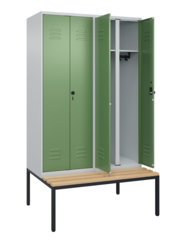 C+P Locker met zitbank Classic Plus voor scheiding van kleding, vakbreedte 300 mm