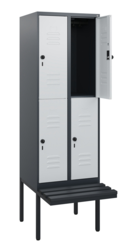 C+P dubbeldekse locker Classic Plus met bank, vakbreedte 300 mm