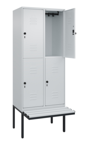 C+P dubbeldekse locker Classic Plus met bank, vakbreedte 400 mm
