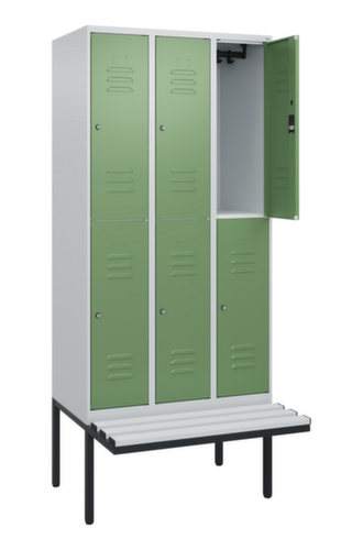C+P dubbeldekse locker Classic Plus met bank, vakbreedte 300 mm