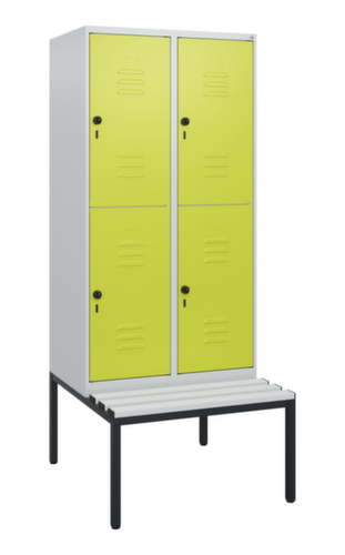 C+P dubbeldekse locker Classic Plus met bank, vakbreedte 400 mm