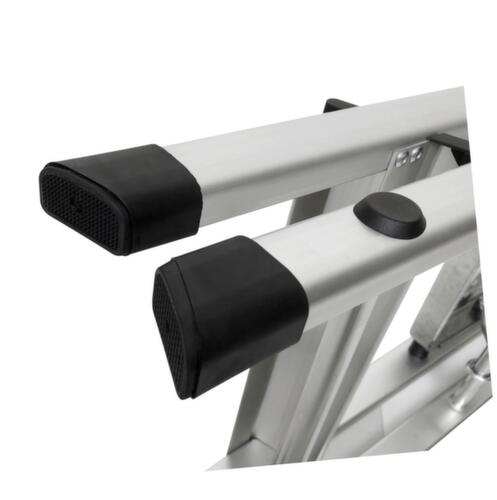 UDOBÄR Aluminium trapladder met bak, 3 treden met profiel