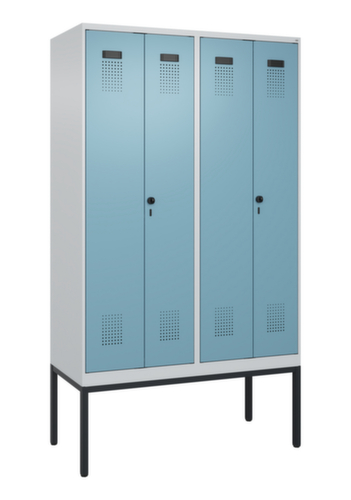 C+P Locker met zitbank Evolo PLUS voor scheiding van kleding, vakbreedte 300 mm