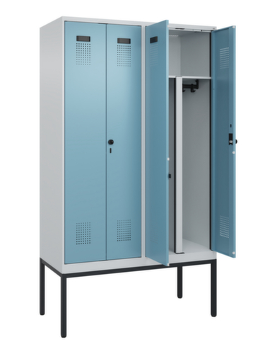 C+P Locker met zitbank Evolo PLUS voor scheiding van kleding, vakbreedte 300 mm