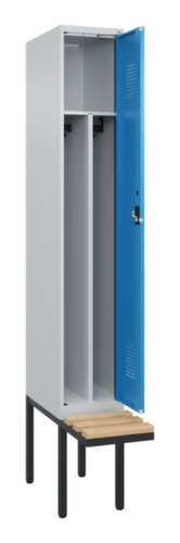 C+P locker voor scheiding van kleding Evolo PLUS met bank, vakbreedte 300 mm