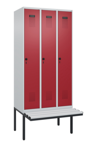 C+P locker voor scheiding van kleding Evolo PLUS met bank, vakbreedte 300 mm