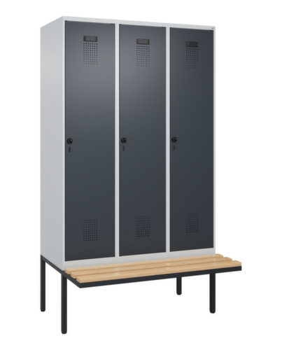 C+P locker voor scheiding van kleding Evolo PLUS met bank, vakbreedte 400 mm