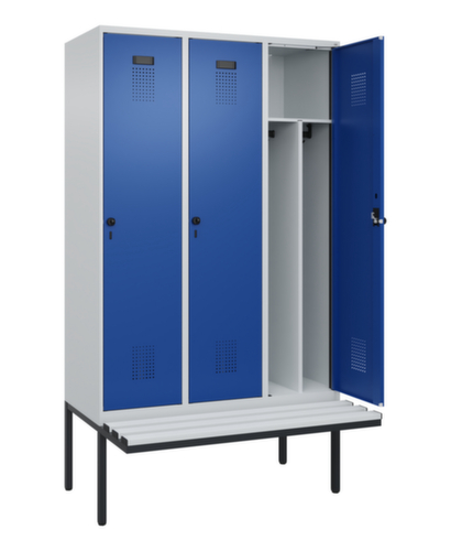 C+P locker voor scheiding van kleding Evolo PLUS met bank, vakbreedte 400 mm