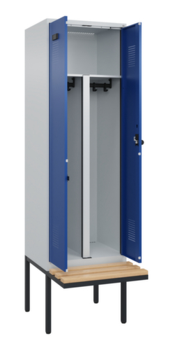 C+P PBM-locker Evolo PLUS voor het gescheiden opbergen van kleding met bank, vakbreedte 300 mm