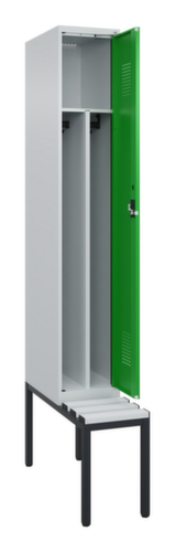 C+P locker voor scheiding van kleding Evolo PLUS met bank, vakbreedte 300 mm
