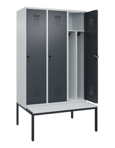 C+P locker voor scheiding van kleding Evolo PLUS met bank, vakbreedte 400 mm