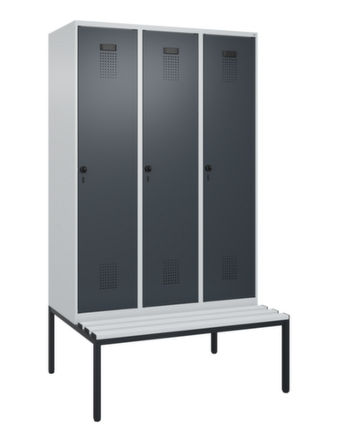 C+P locker voor scheiding van kleding Evolo PLUS met bank, vakbreedte 400 mm