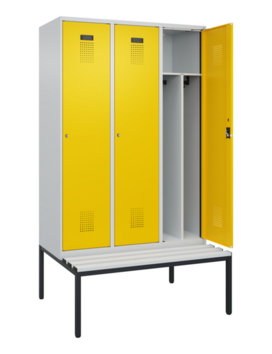 C+P locker voor scheiding van kleding Evolo PLUS met bank, vakbreedte 400 mm