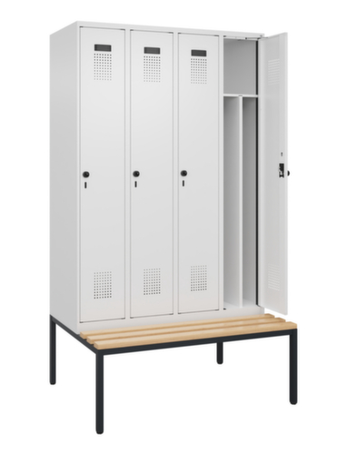 C+P locker voor scheiding van kleding Evolo PLUS met bank, vakbreedte 300 mm