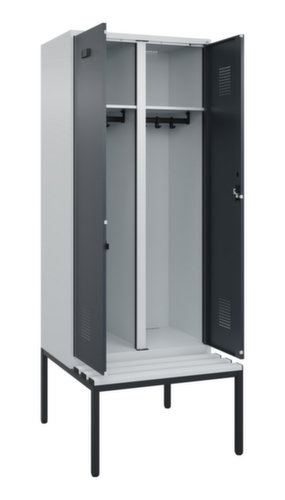 C+P locker voor scheiding van kleding Evolo PLUS met dubbele vakken en bank, vakbreedte 400 mm