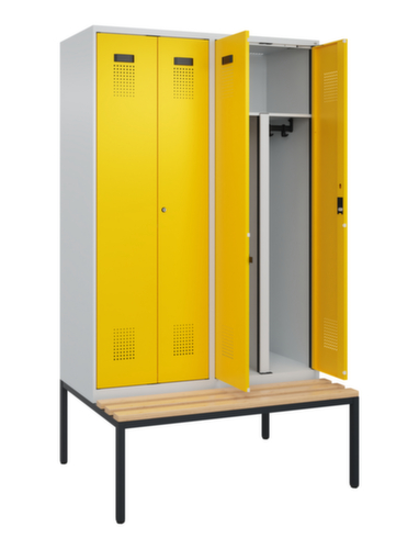 C+P PBM-locker Evolo PLUS voor het gescheiden opbergen van kleding met bank, vakbreedte 300 mm