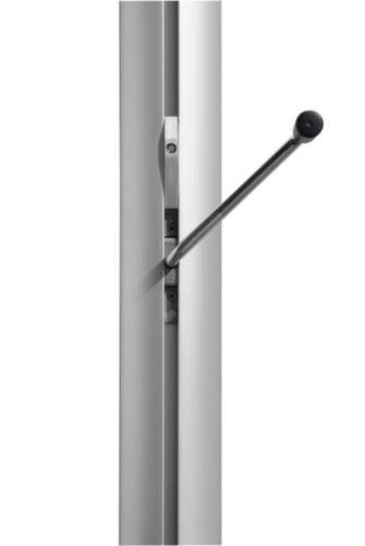 Vlaggenmast met intern hijsmechanisme en handzwengel