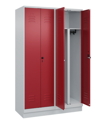 C+P Locker met zitbank Classic Plus voor scheiding van kleding, vakbreedte 300 mm