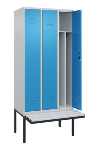 C+P Locker met zitbank Classic Plus voor scheiding van kleding, vakbreedte 300 mm