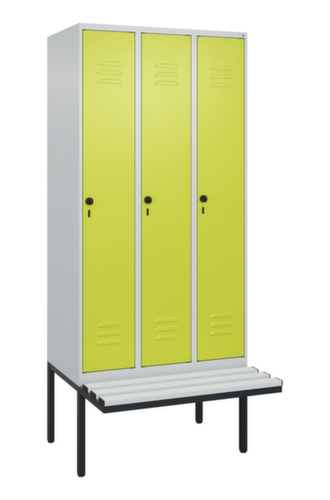 C+P Locker met zitbank Classic Plus voor scheiding van kleding, vakbreedte 300 mm