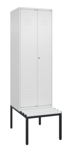 C+P Locker met zitbank Classic Plus voor scheiding van kleding, vakbreedte 300 mm