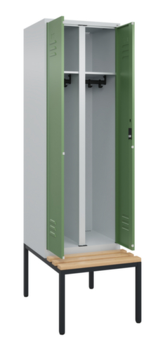 C+P Locker met zitbank Classic Plus voor scheiding van kleding, vakbreedte 300 mm
