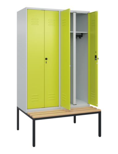 C+P Locker met zitbank Classic Plus voor scheiding van kleding, vakbreedte 300 mm