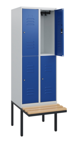 C+P dubbeldekse locker Classic Plus met bank, vakbreedte 300 mm