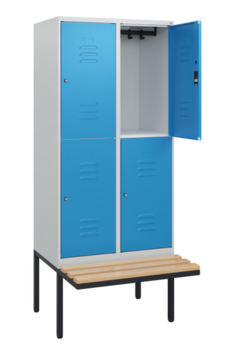 C+P dubbeldekse locker Classic Plus met bank, vakbreedte 400 mm