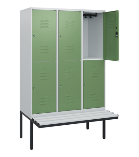 C+P dubbeldekse locker Classic Plus met bank, vakbreedte 400 mm