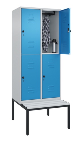 C+P dubbeldekse locker Classic Plus met bank, vakbreedte 400 mm
