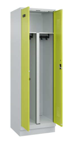 C+P Locker met zitbank Evolo PLUS voor scheiding van kleding, vakbreedte 300 mm