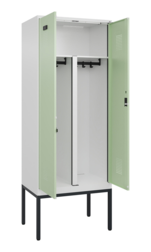C+P Locker met zitbank Evolo PLUS voor scheiding van kleding, vakbreedte 400 mm